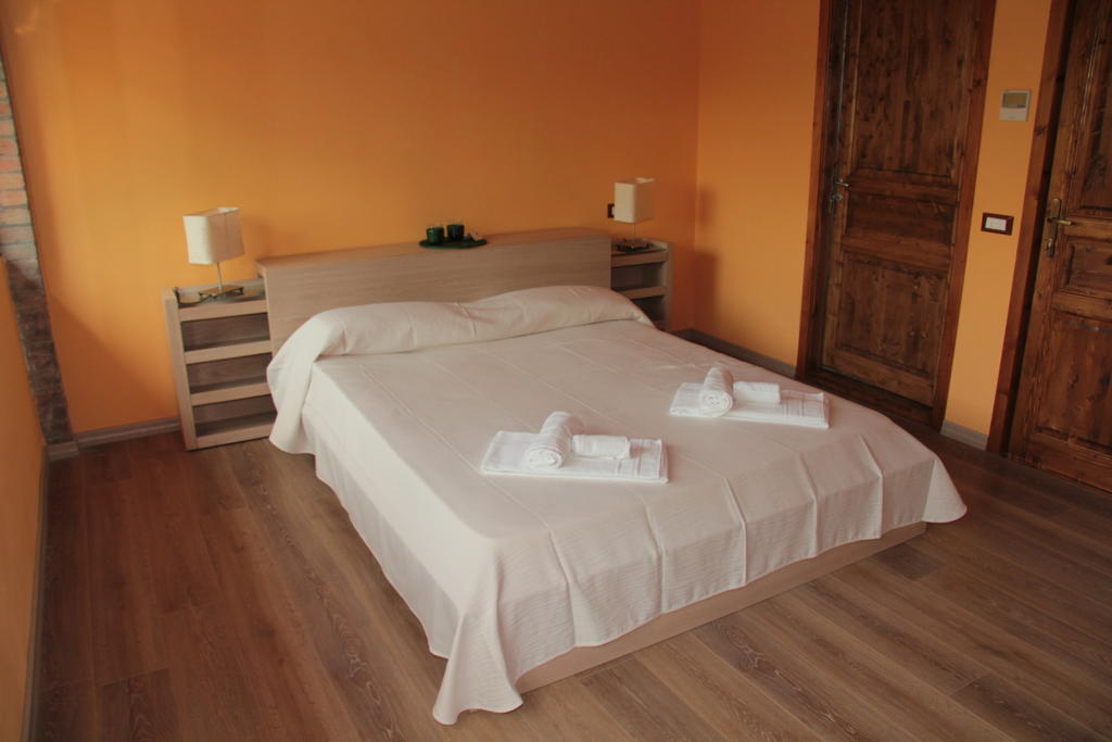 Conte Pietro Room&Breakfast Ferrara Ruang foto
