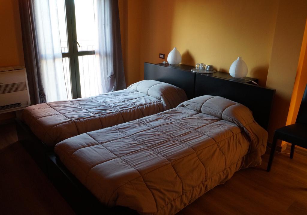 Conte Pietro Room&Breakfast Ferrara Bagian luar foto