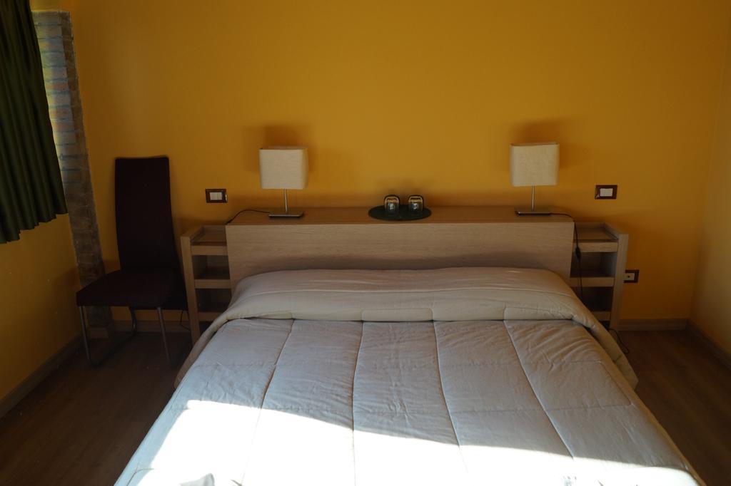 Conte Pietro Room&Breakfast Ferrara Bagian luar foto