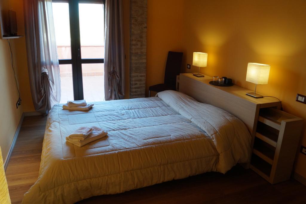 Conte Pietro Room&Breakfast Ferrara Bagian luar foto