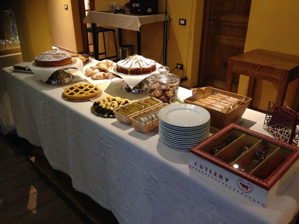 Conte Pietro Room&Breakfast Ferrara Bagian luar foto